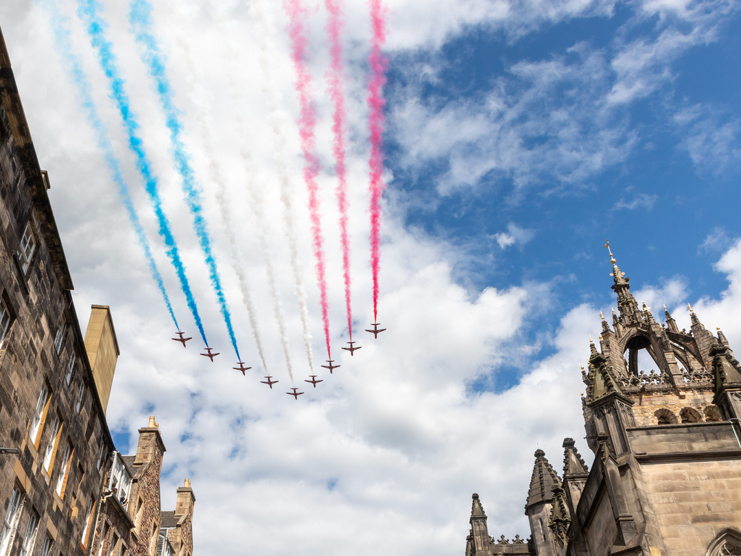 RAF Red Arrows over Edinburgh | Photo Print | Military | Aircraft | Royal Air Force | Wall Art | Home Decor | Print | Jets | Aviation Hampshire Prints 6 x 4 No Frame No