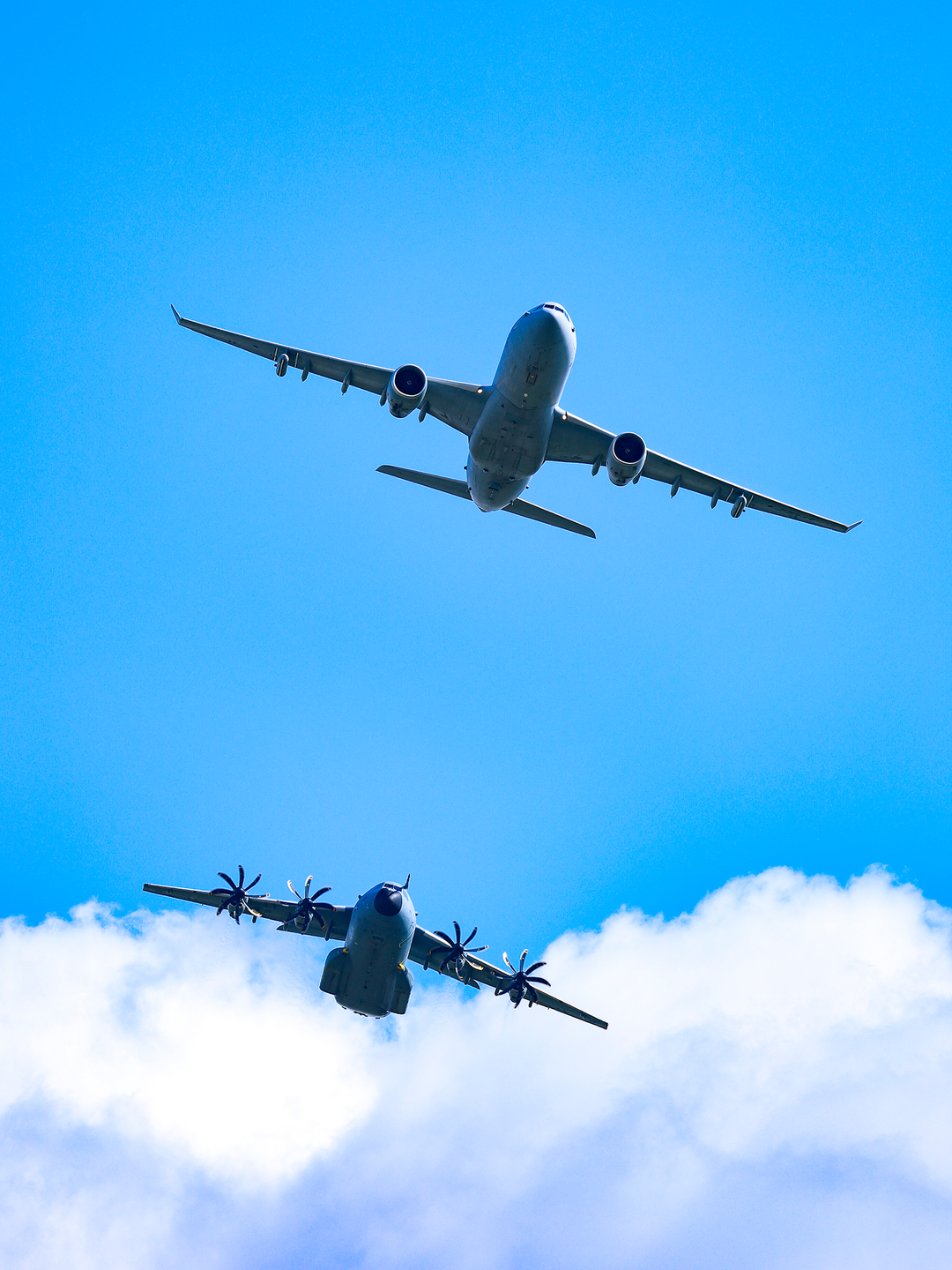 RAF Voyager and A400M Atlas in flight | Photo Print | Framed Print | Military | Aircraft | Royal Air Force | Wall Art | Home Decor | Aviation | Photography Hampshire Prints 6 x 4 No Frame No
