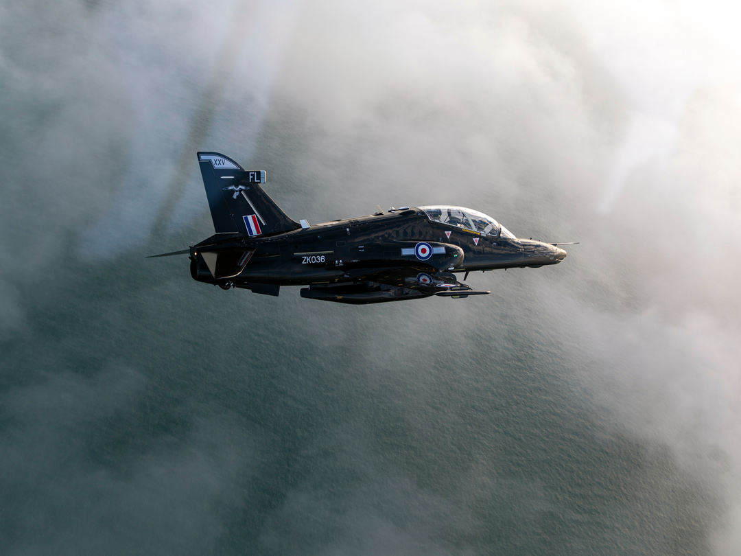 RAF Hawk T2 Jet in flight | Photo Print | Framed Print | Military | Aircraft | Royal Air Force | Wall Art | Home Decor | Aviation | Photography Hampshire Prints 6 x 4 No Frame No