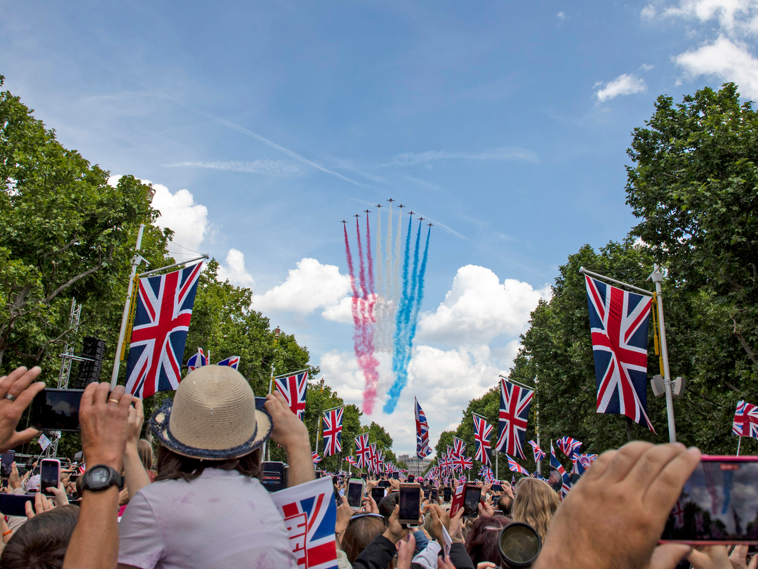 RAF Red Arrows Over the Mall London | Photo Print | Military | Aircraft | Royal Air Force | Wall Art | Home Decor | Print | Jets | Aviation Hampshire Prints 6 x 4 No Frame No