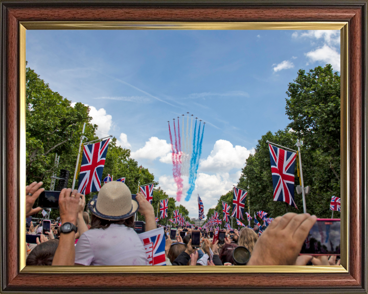 RAF Red Arrows Over the Mall London | Photo Print | Military | Aircraft | Royal Air Force | Wall Art | Home Decor | Print | Jets | Aviation Hampshire Prints 10 x 8 Classic Frame No