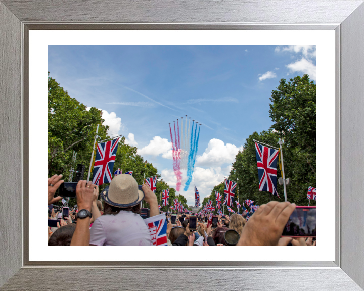 RAF Red Arrows Over the Mall London | Photo Print | Military | Aircraft | Royal Air Force | Wall Art | Home Decor | Print | Jets | Aviation Hampshire Prints 10 x 8 Silver Frame Yes