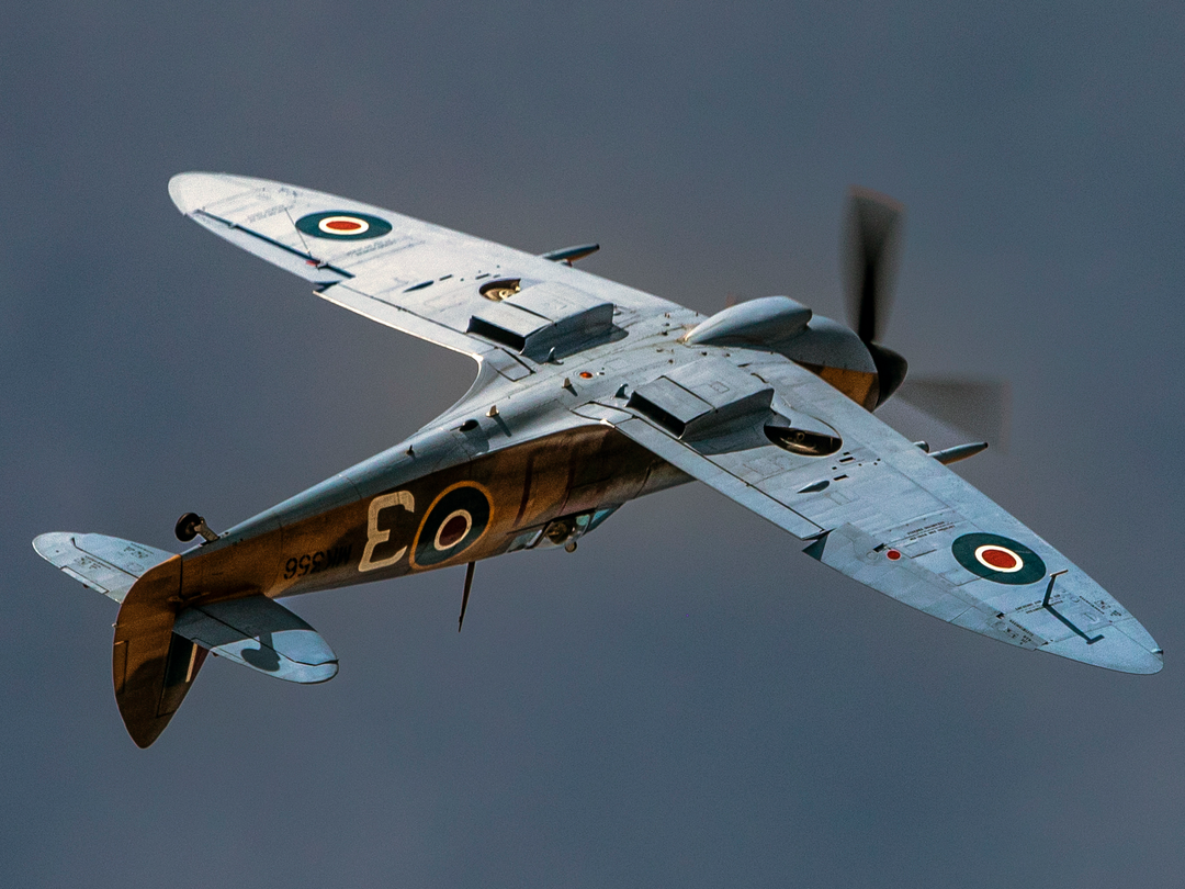BBMF Supermarine Spitfire in flight | Photo Print | Framed Print | Military | Aircraft | Royal Air Force | Wall Art | Home Decor | Aviation | Photography Hampshire Prints 6 x 4 No Frame No