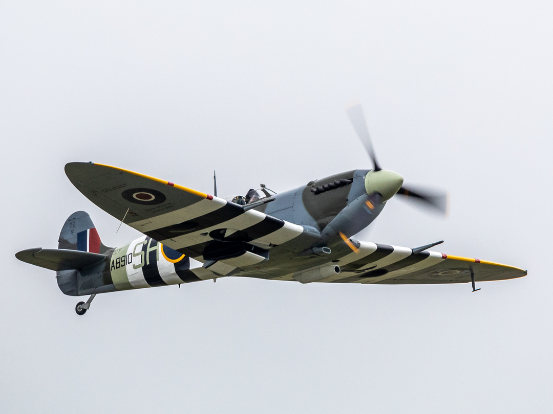 RAF Spitfire MK Vb in flight | Photo Print | Framed Print | Military | Aircraft | Royal Air Force | Wall Art | Home Decor | Aviation | Photography Hampshire Prints 6 x 4 No Frame No