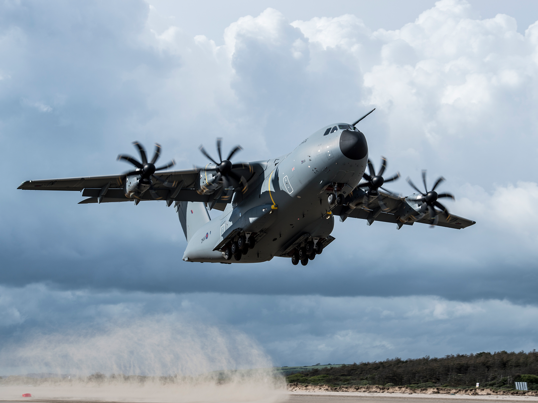 RAF Atlas A400M taking off | Photo Print | Framed Print | Military | Aircraft | Royal Air Force | Wall Art | Home Decor | Aviation | Photography Hampshire Prints 6 x 4 No Frame No