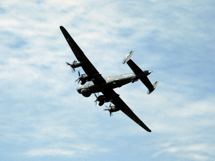 RAF Shackleton aircraft in flight | Photo Print | Framed Print | Military | Aircraft | Royal Air Force | Wall Art | Home Decor | Aviation | Photography Hampshire Prints 6 x 4 No Frame No