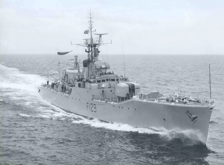 HMS Rhyl F129 | Photo Print | Framed Print | Poster | Rothesay Class | Frigate | Royal Navy Hampshire Prints