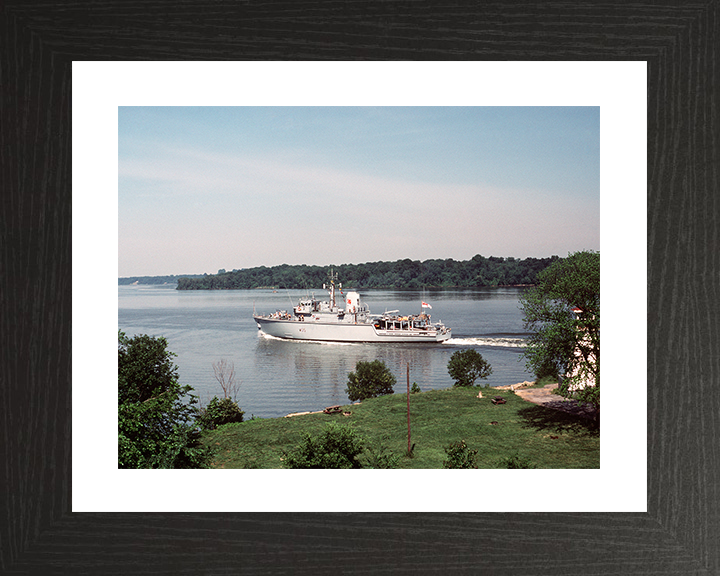 HMS Dulverton M35 Royal Navy Hunt class mine countermeasures vessel Photo Print or Framed Print - Hampshire Prints