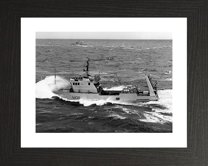 HMS Venturer M08 | Photo Print | Framed Print | Converted Minesweeper | Royal Navy Hampshire Prints
