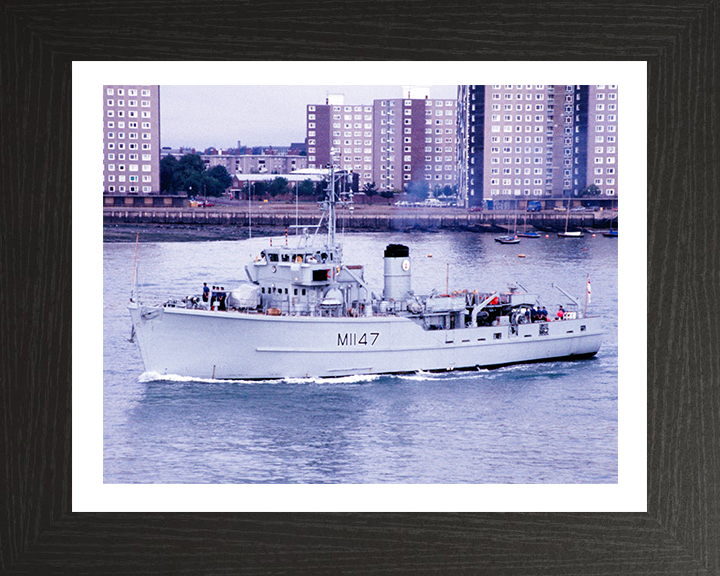 HMS Hubberston M1147 Royal Navy Ton Class Minesweeper Photo Print or Framed Print - Hampshire Prints