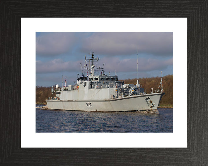 HMS Walney M104 | Photo Print | Framed Print | Sandown Class | minesweeper | Royal Navy Hampshire Prints