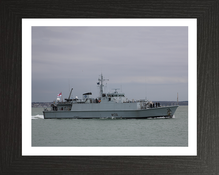 HMS Grimsby M108 | Photo Print | Framed Print | Sandown Class | Minehunter | Royal Navy Hampshire Prints