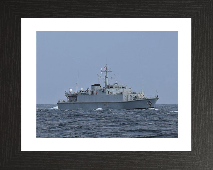 HMS Pembroke M107 | Photo Print | Framed Print | Sandown Class | Minehunter | Royal Navy Hampshire Prints