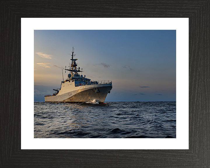 HMS Trent P224 Royal Navy River class offshore patrol vessel Photo Print or Framed Print - Hampshire Prints