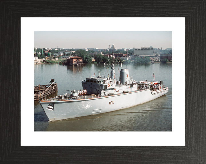 HMS Chiddingfold M37 Royal Navy Hunt class minehunter Photo Print or Framed Print - Hampshire Prints