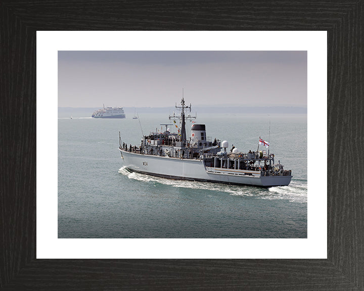 HMS Middleton M34 | Photo Print | Framed Print | Hunt Class | Mine Warfare Vessel | Royal Navy Hampshire Prints