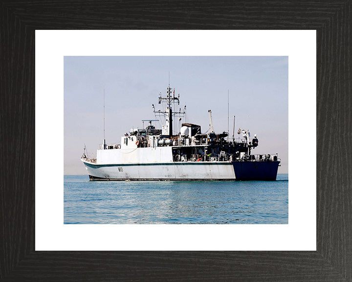 HMS Blyth M111 | Photo Print | Framed Print | Sandown Class | Minehunter | Royal Navy Hampshire Prints
