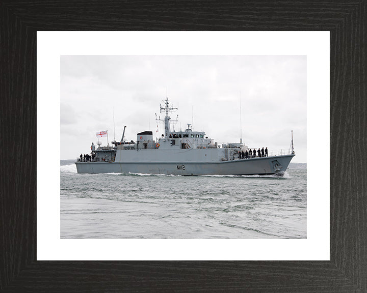 HMS Shoreham M112 | Photo Print | Framed Print | Sandown Class | Minehunter | Royal Navy Hampshire Prints