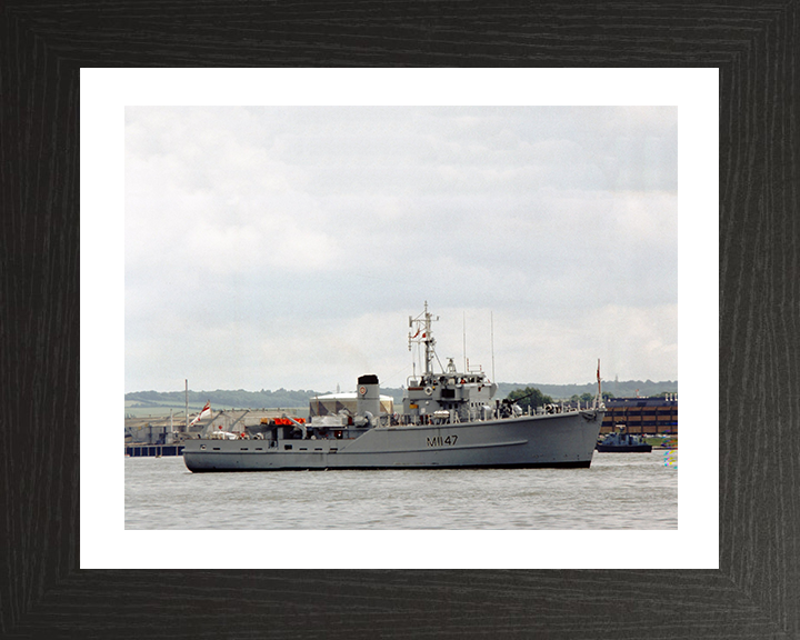 HMS Hubberston M1147 Royal Navy Ton Class Minesweeper Photo Print or Framed Print - Hampshire Prints