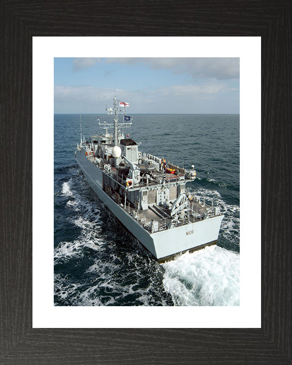 HMS Penzance M106 | Photo Print | Framed Print | Sandown Class | Minehunter | Royal Navy Hampshire Prints