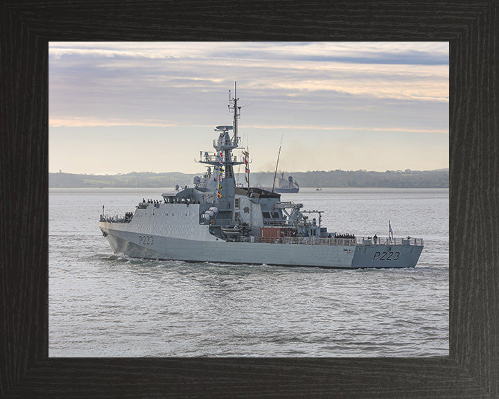 HMS Medway P223 Royal Navy River class patrol vessel Photo Print or Framed Print - Hampshire Prints