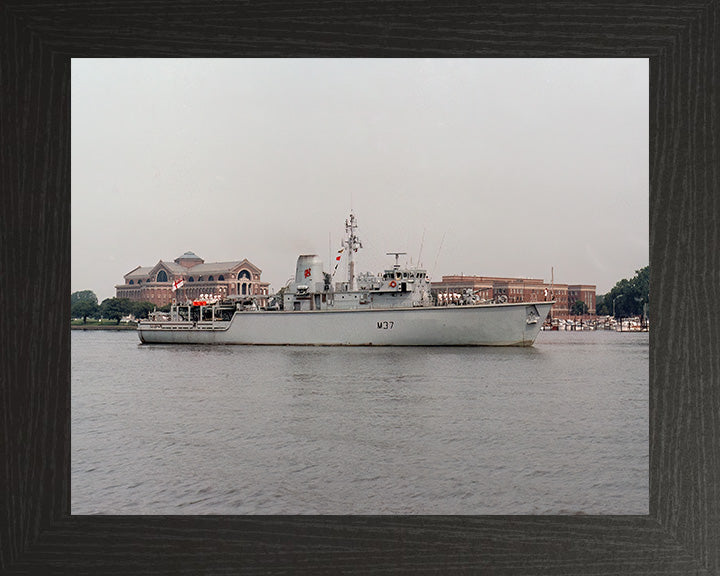 HMS Chiddingfold M37 Royal Navy Hunt class minehunter Photo Print or Framed Print - Hampshire Prints