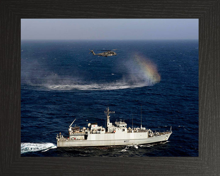 HMS Pembroke M107 | Photo Print | Framed Print | Sandown Class | Minehunter | Royal Navy Hampshire Prints