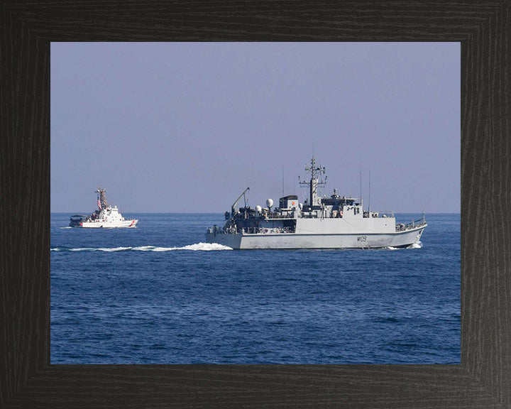 HMS Bangor M109 Royal Navy Sandown class minehunter Photo Print or Framed Print - Hampshire Prints