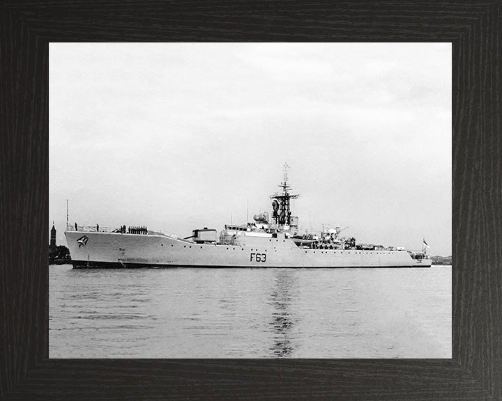 HMS Scarborough F63 | Photo Print | Framed Print | Whitby Class | Frigate | Royal Navy Hampshire Prints
