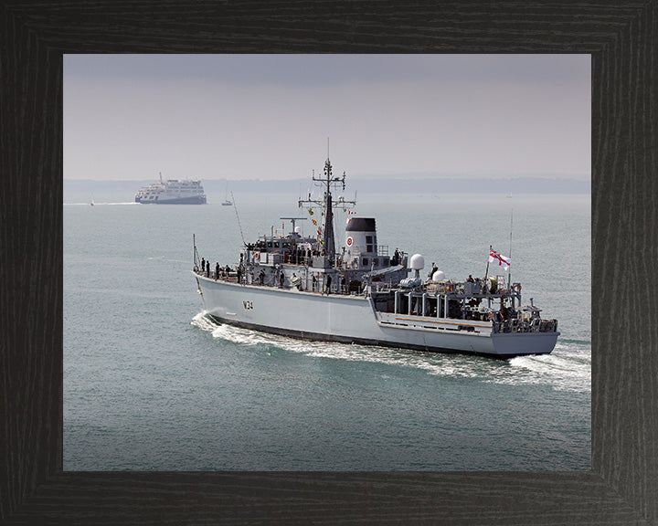 HMS Middleton M34 | Photo Print | Framed Print | Hunt Class | Mine Warfare Vessel | Royal Navy Hampshire Prints
