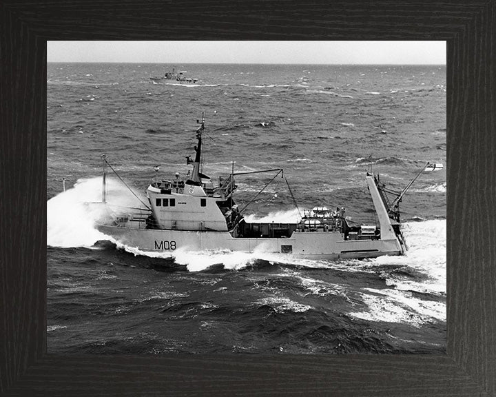 HMS Venturer M08 Royal Navy Converted minesweeper Photo Print or Framed Print - Hampshire Prints