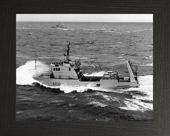 HMS Venturer M08 | Photo Print | Framed Print | Converted Minesweeper | Royal Navy Hampshire Prints