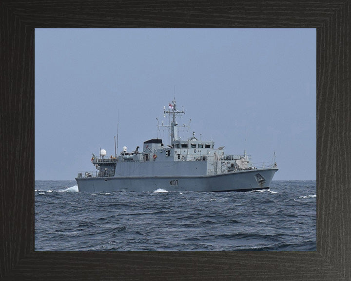 HMS Pembroke M107 | Photo Print | Framed Print | Sandown Class | Minehunter | Royal Navy Hampshire Prints