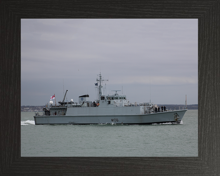 HMS Grimsby M108 | Photo Print | Framed Print | Sandown Class | Minehunter | Royal Navy Hampshire Prints