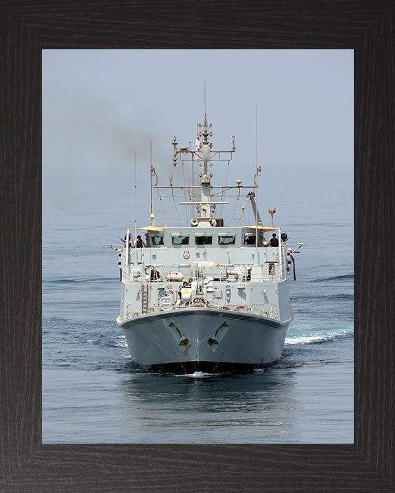 HMS Shoreham M112 | Photo Print | Framed Print | Sandown Class | Minehunter | Royal Navy Hampshire Prints