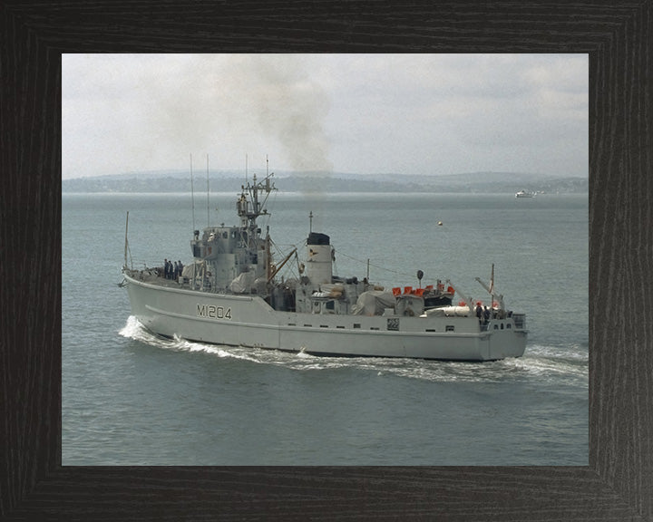 HMS Stubbington M1204 Royal Navy Ton class minesweeper Photo Print or Framed Print - Hampshire Prints
