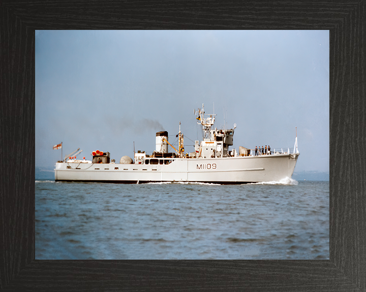 HMS Bickington M1109 | Photo Print | Framed Print | Ton Class | Minesweeper | Royal Navy Hampshire Prints