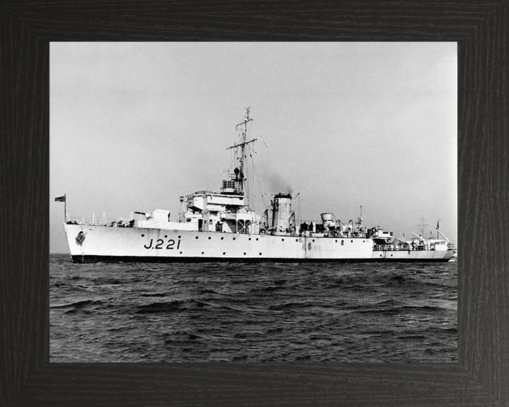 HMS Onyx J221 Royal Navy Algerine class minesweeper Photo Print or Framed Print - Hampshire Prints