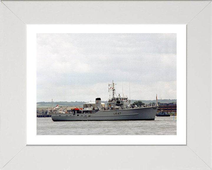 HMS Hubberston M1147 Royal Navy Ton Class Minesweeper Photo Print or Framed Print - Hampshire Prints