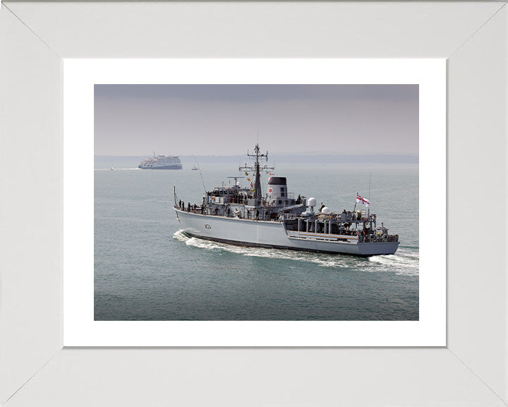 HMS Middleton M34 | Photo Print | Framed Print | Hunt Class | Mine Warfare Vessel | Royal Navy Hampshire Prints