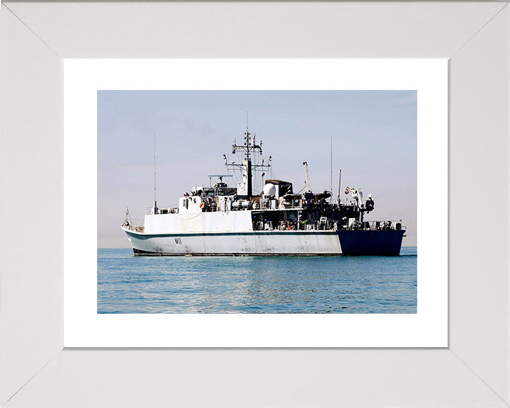 HMS Blyth M111 | Photo Print | Framed Print | Sandown Class | Minehunter | Royal Navy Hampshire Prints