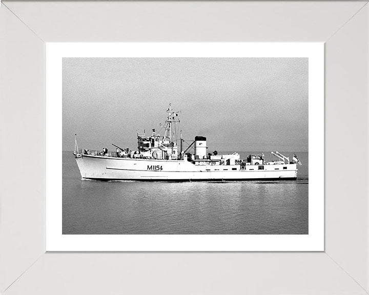 HMS Kellington M1154 Royal Navy Ton Class Minesweeper Photo Print or Framed Print - Hampshire Prints
