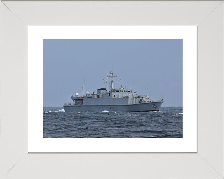 HMS Pembroke M107 | Photo Print | Framed Print | Sandown Class | Minehunter | Royal Navy Hampshire Prints