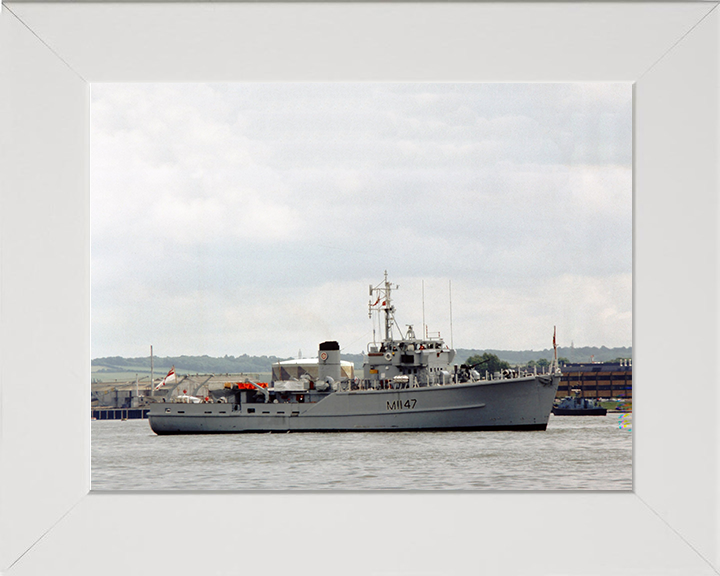 HMS Hubberston M1147 Royal Navy Ton Class Minesweeper Photo Print or Framed Print - Hampshire Prints