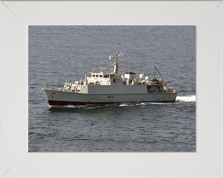 HMS Penzance M106 | Photo Print | Framed Print | Sandown Class | Minehunter | Royal Navy Hampshire Prints