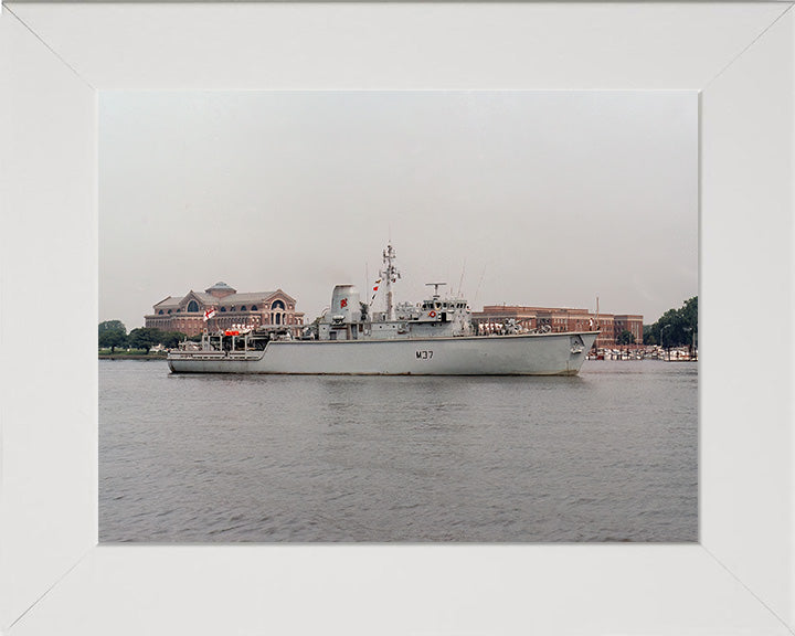 HMS Chiddingfold M37 Royal Navy Hunt class minehunter Photo Print or Framed Print - Hampshire Prints