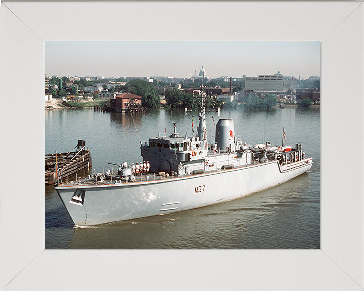 HMS Chiddingfold M37 Royal Navy Hunt class minehunter Photo Print or Framed Print - Hampshire Prints