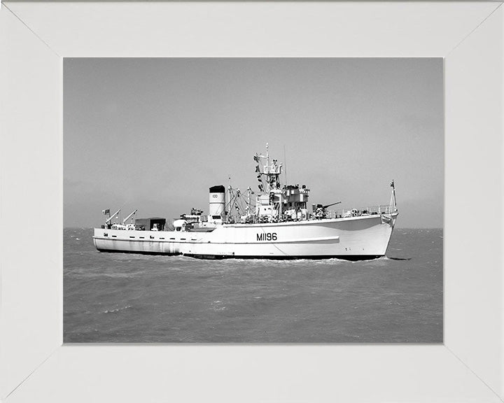 HMS Yarnton M1196 Royal Navy Ton Class Minesweeper Photo Print or Framed Print - Hampshire Prints