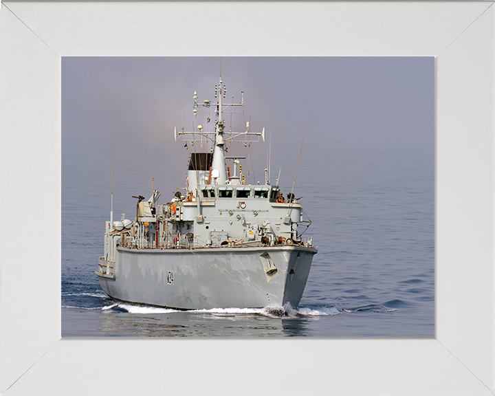 HMS Middleton M34 | Photo Print | Framed Print | Hunt Class | Mine Warfare Vessel | Royal Navy Hampshire Prints
