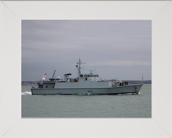 HMS Grimsby M108 | Photo Print | Framed Print | Sandown Class | Minehunter | Royal Navy Hampshire Prints